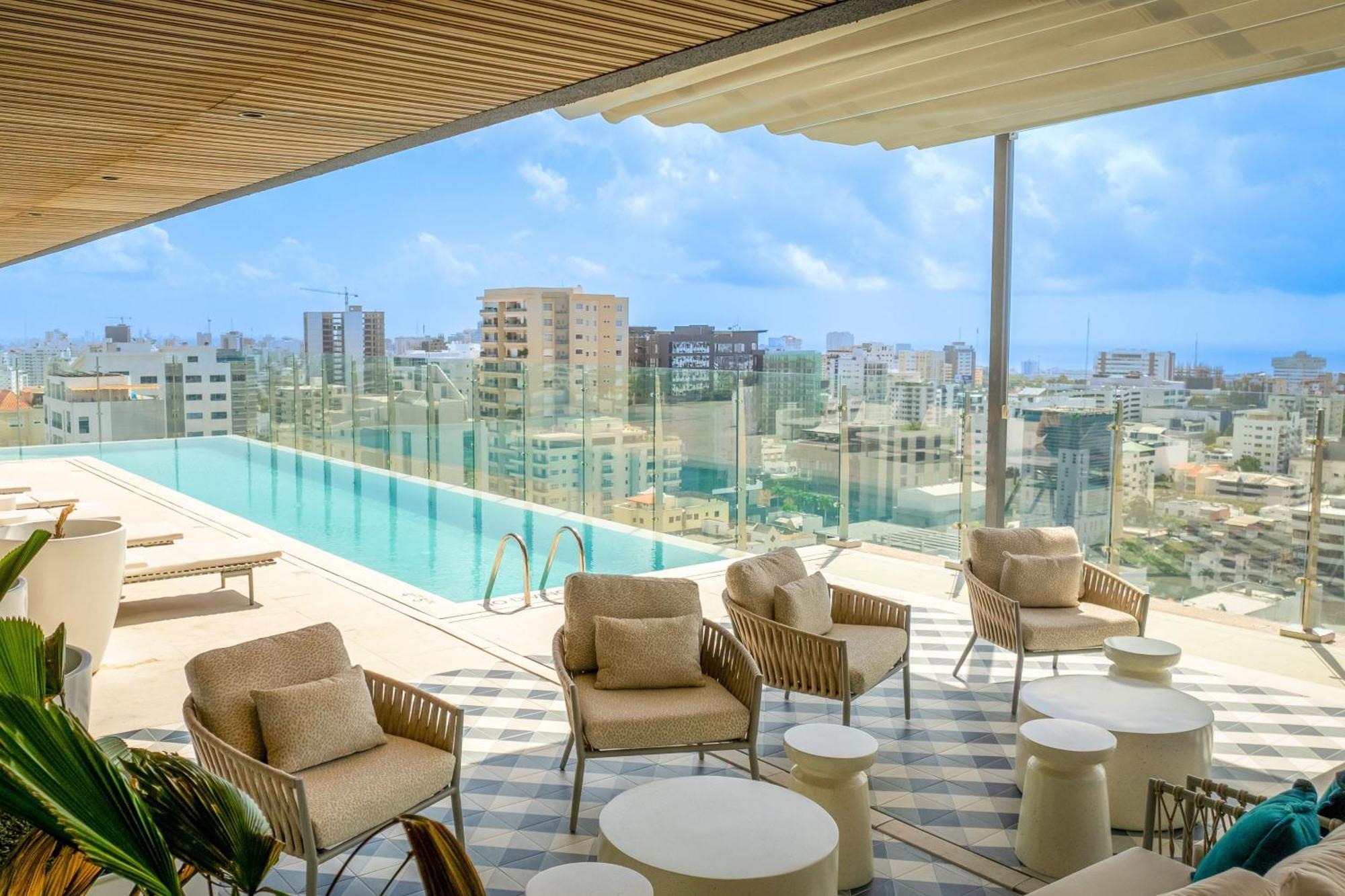 Courtyard By Marriott Santo Domingo Piantini Hotel Exterior photo