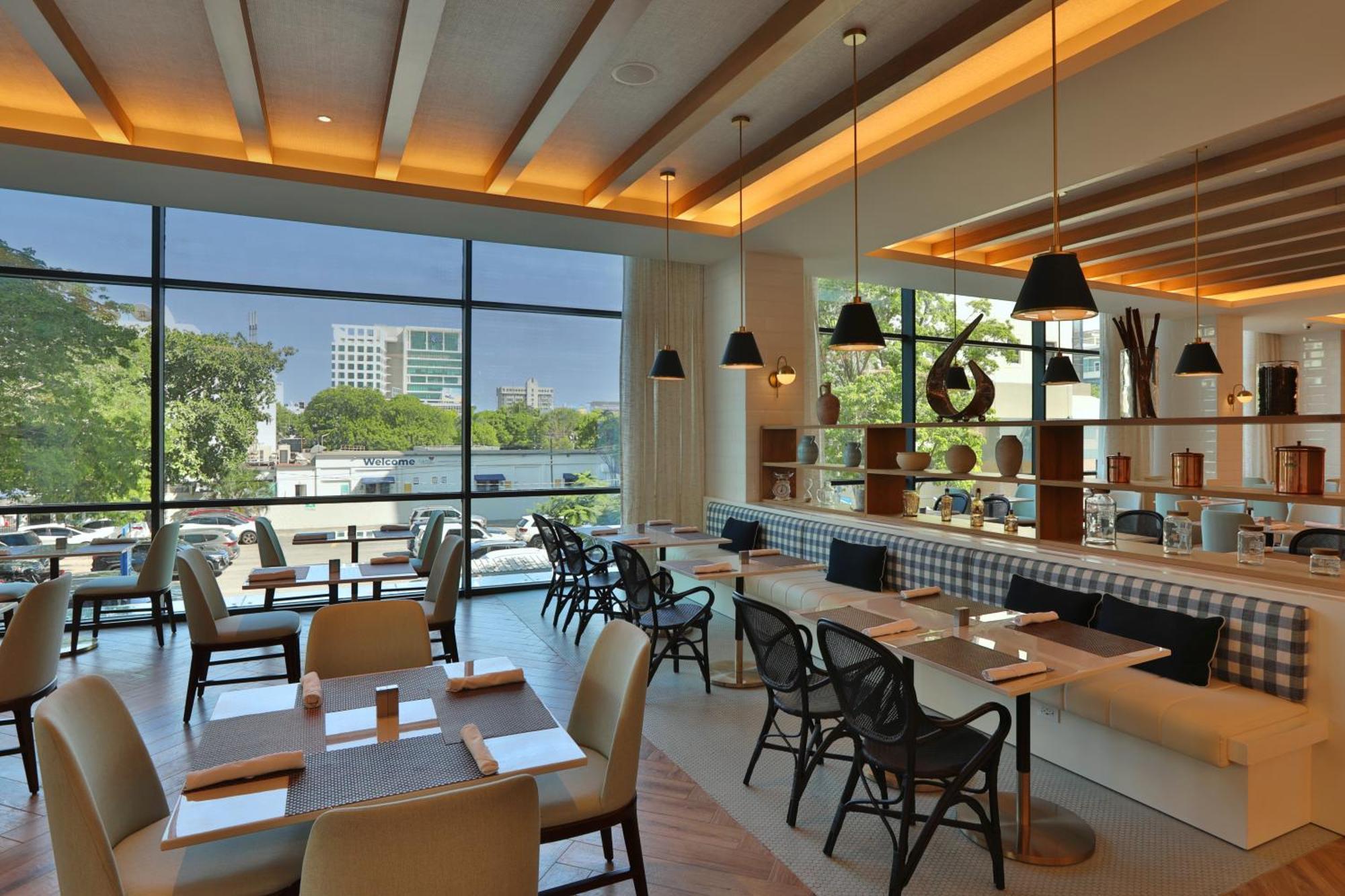 Courtyard By Marriott Santo Domingo Piantini Hotel Exterior photo
